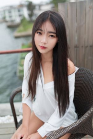 美女的