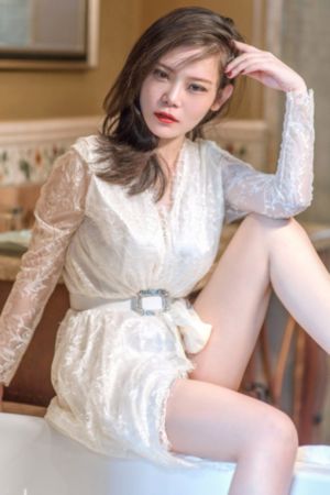 年轻的女教师2观看