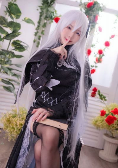 挠女生脚心